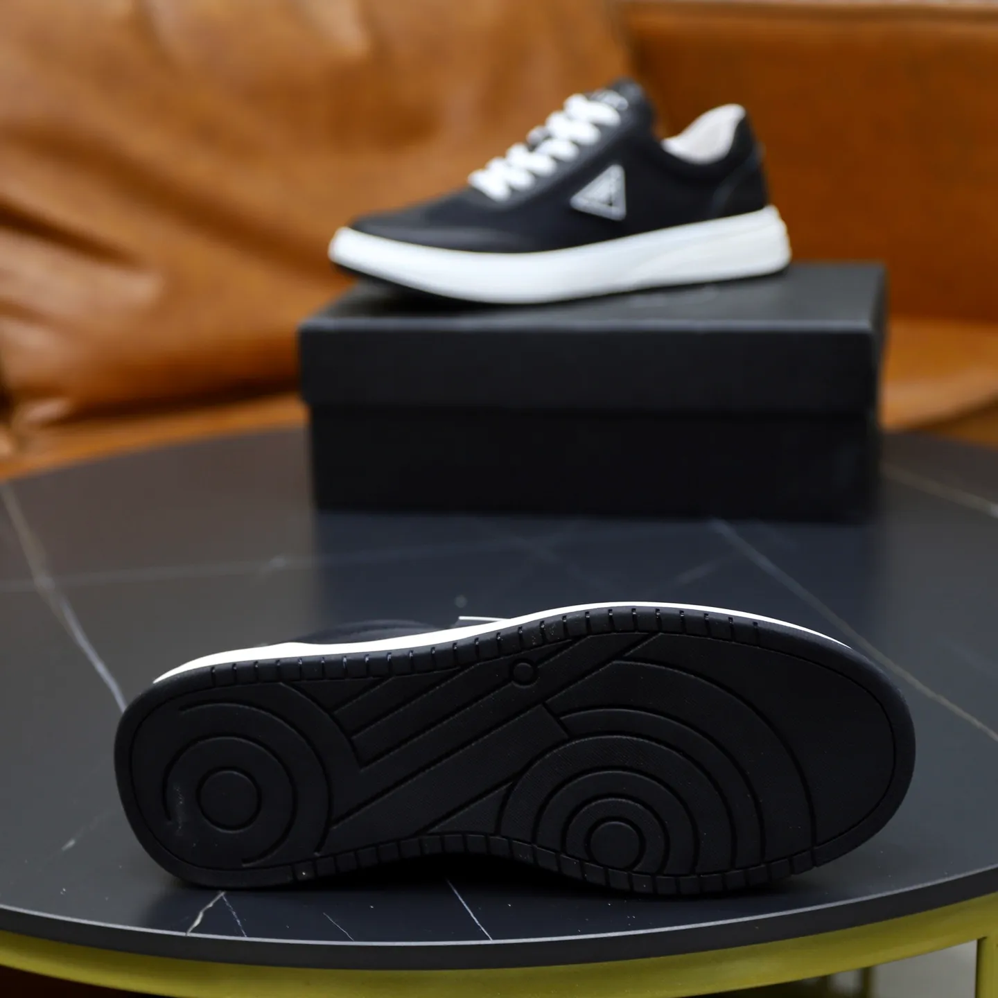 Ex-factory price: 420💰🙅‍♂️🙅‍♂️🙅‍♂️ Brand: PRADA Standard code: 38–44 (45 can be customized) Grade: Same as the official website Material: Original cowhide fabric Comfortable pigskin lining Lightweight wear-resistant outsole Style category: Men's fashionable casual shoes and boots Running sports shoes Distinguished luxury brand elements Top luxury Color: actual picture color